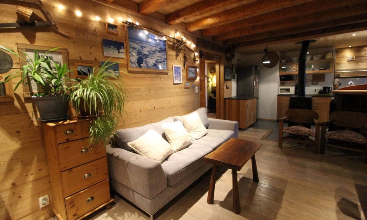 Les Almes Apartment | 200m from resort center, 1st floor, balcony, fireplace or stove, tv, ski locker, 84m², Tignes