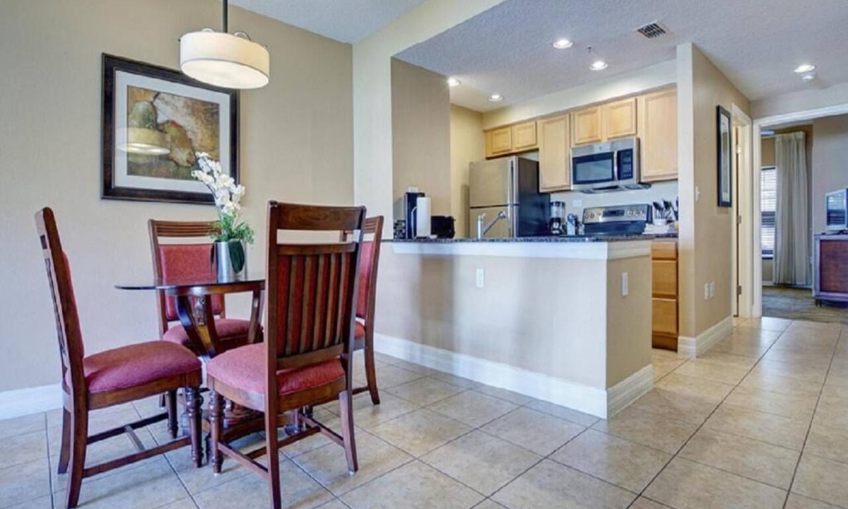 West Kissimmee Hotel | 3 Spacious & Efficient Units for a Relaxing Stay | Best of British Pub-2.4miles