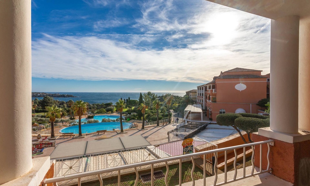 Cap Esterel Apartment | Apartment 'Cap Esterel St Raphaël' with Sea View, Shared Pool and Private Terrace