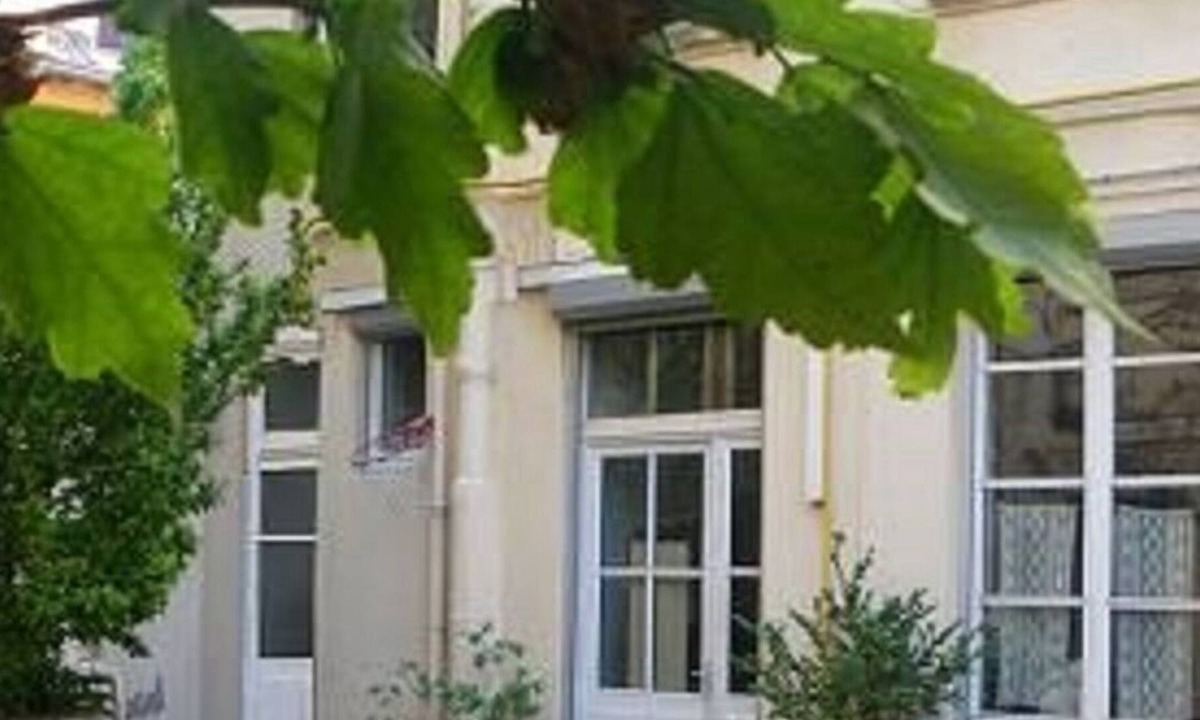 La Croix Rousse Apartment | Beautiful sunny studio with bedroom corner, in old building with courtyard
