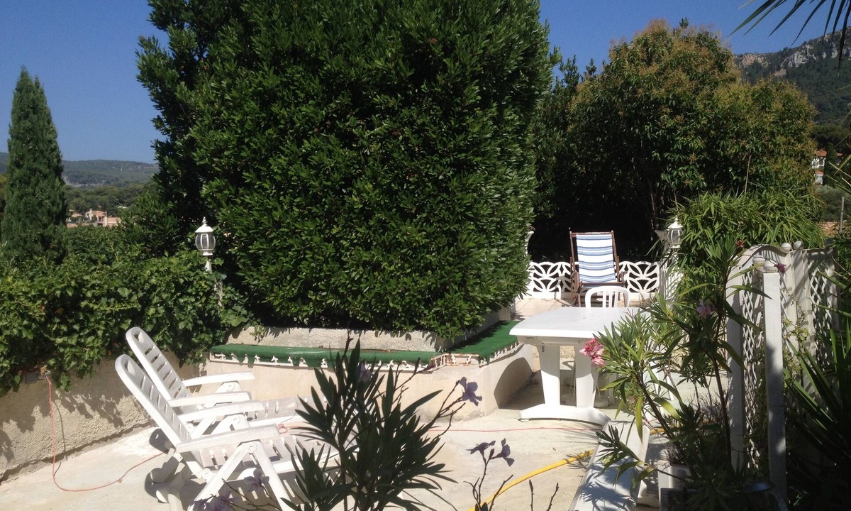 Cassis Apartment | Bougainvillea full center in villa T2 58m2 terrace/garden + private garage
