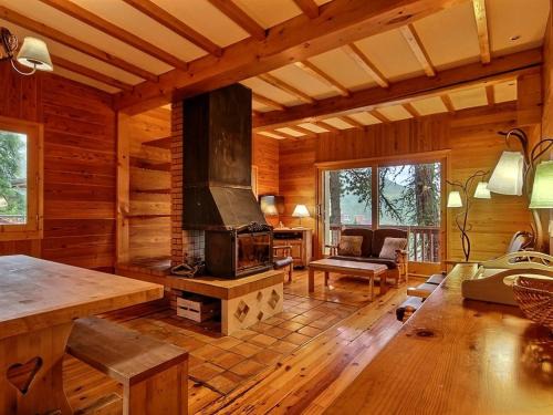 Plagne Centre Ski Chalet | Chalet rénové 10 pers, terrasse et jacuzzi, près des pistes - FR-1-455-155
