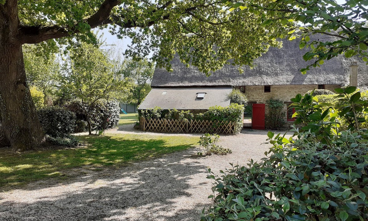 Herbignac House | Charming thatched cottage between land and sea.