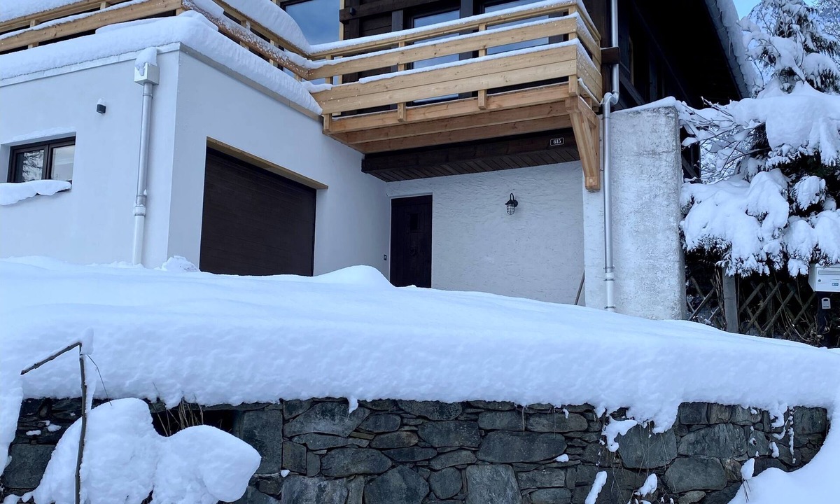 Les Houches Ski Chalet | Cosy 5 bedroom chalet view Mont Blanc hot tub cosy fire amazing summer hikes