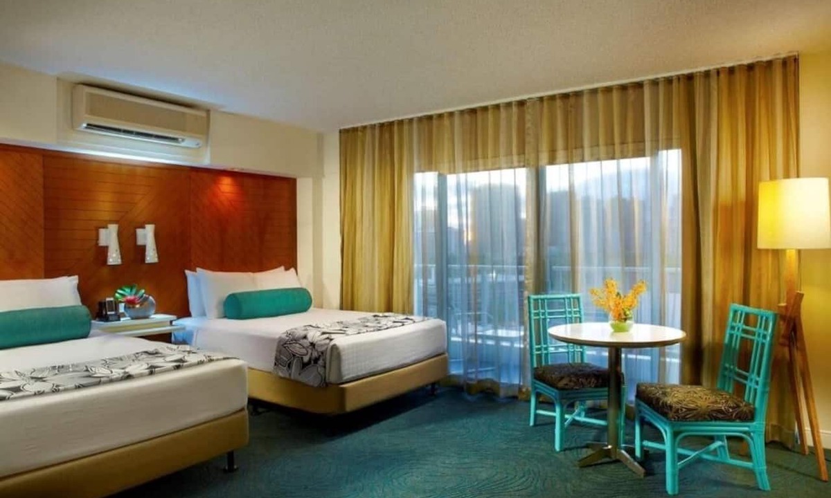 Waikiki Hotel | Elegant Suite w/Balcony | Free Breakfast | Onsite Pool | Near Waikiki Beach