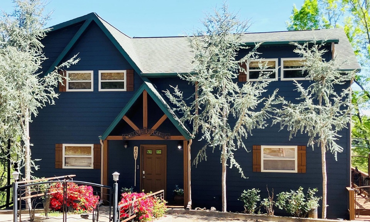 Lampe Cabin | Exquisite Lakefront Cabin- 6BR/6BA Sleeps 16
