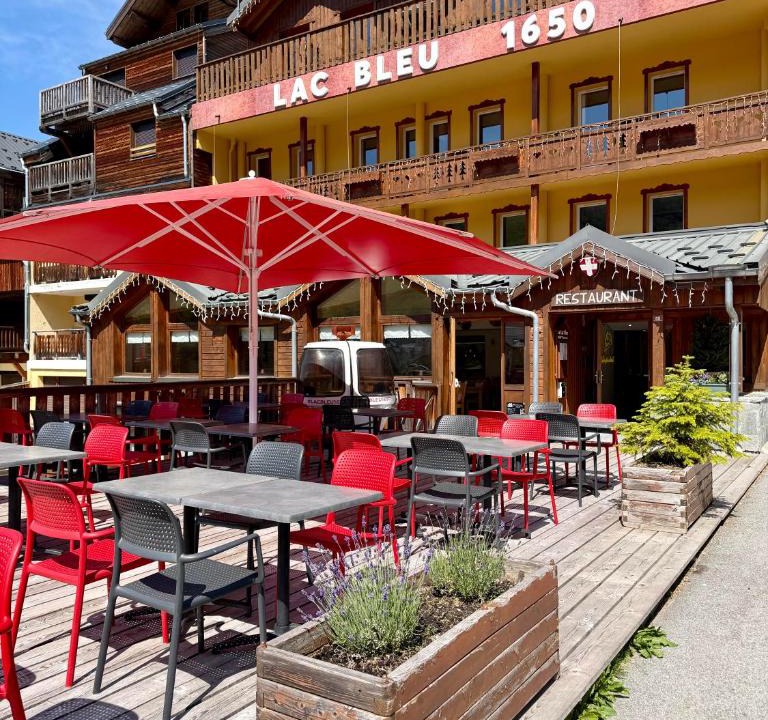 Saint-Francois-Longchamp Hotel | Hotel Lac Bleu 1650