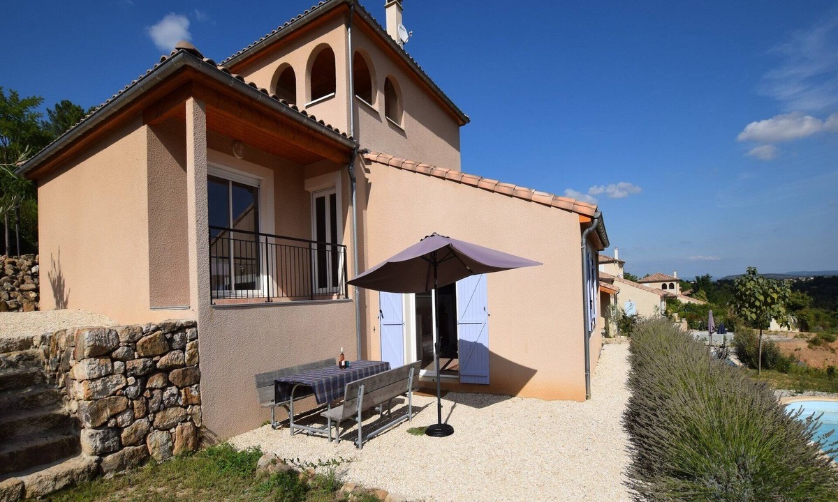 Joyeuse Villa | Impressive villa overlooking the hill