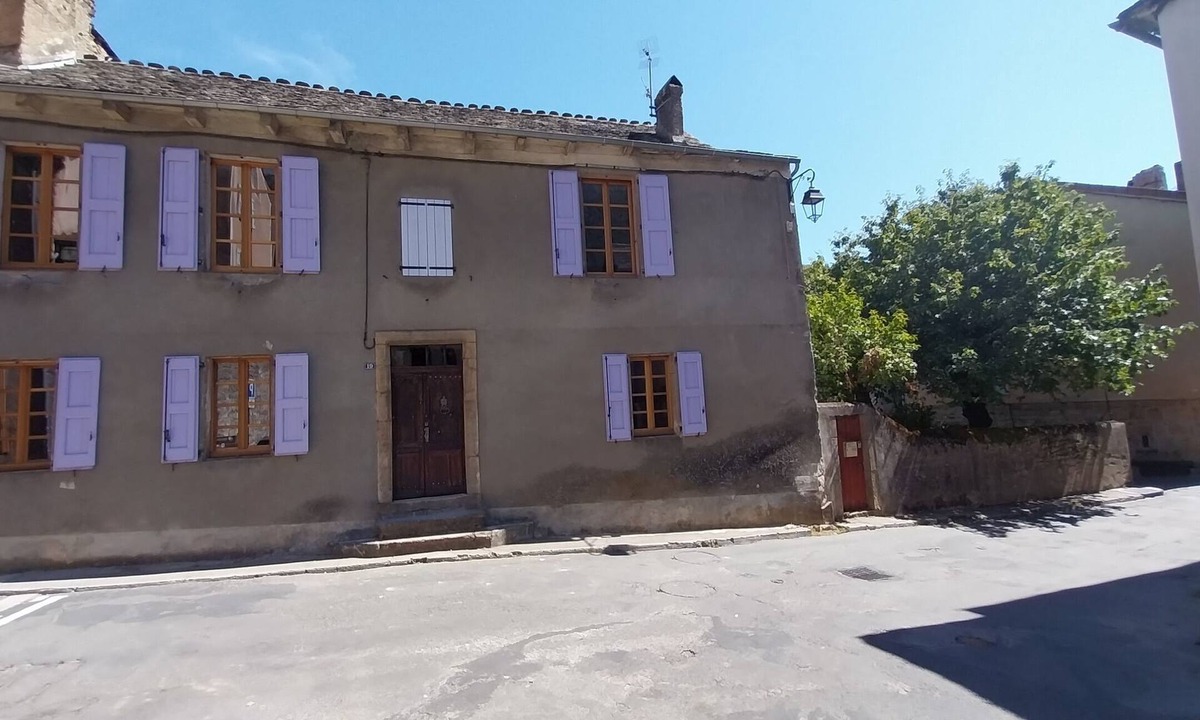 Florac House | Large 200 m2 house with garden, terraces and courtyard. Florac Center.