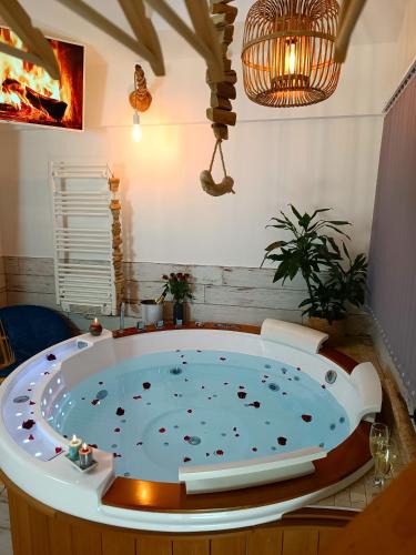 Quartier du chateau Apartment | Le Maréchal Duplex - Appartement avec Jacuzzi - CAEN hyper Centre
