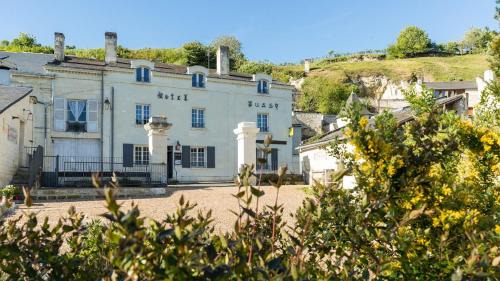 Montsoreau Hotel | Logis Hôtel Le Bussy