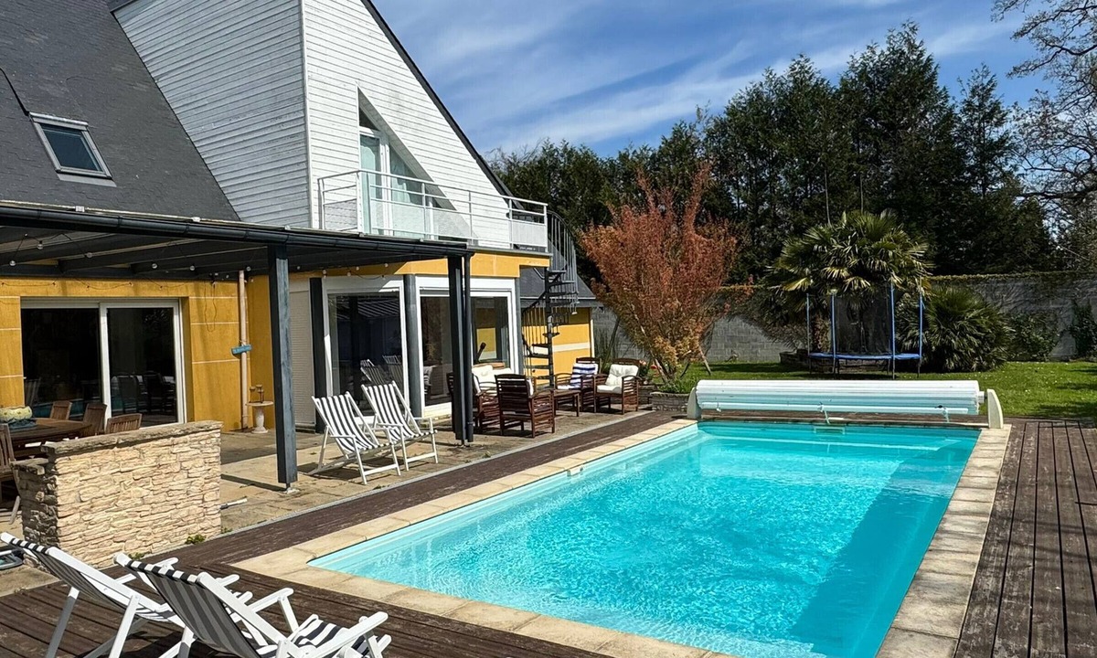 Bavent House | Modern 4-bedroom villa with large heated pool
