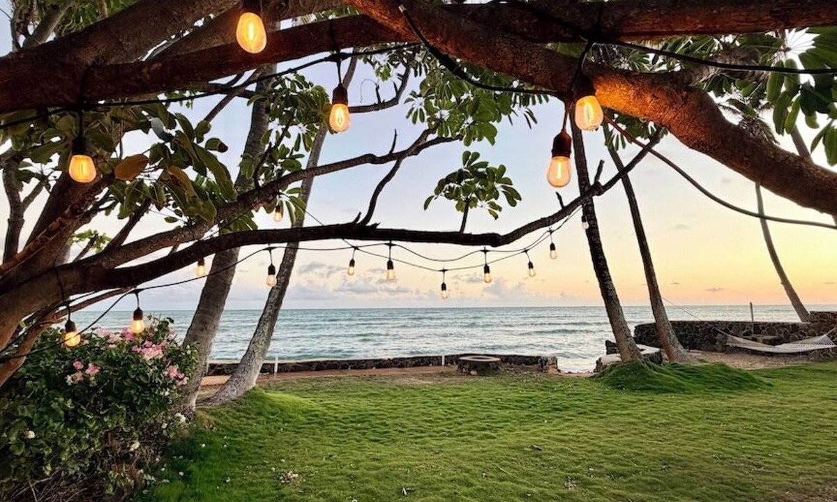 Ewa House | Oceanfront 2BR Beach House AC WiFi Private Yard Direct Ocean Access