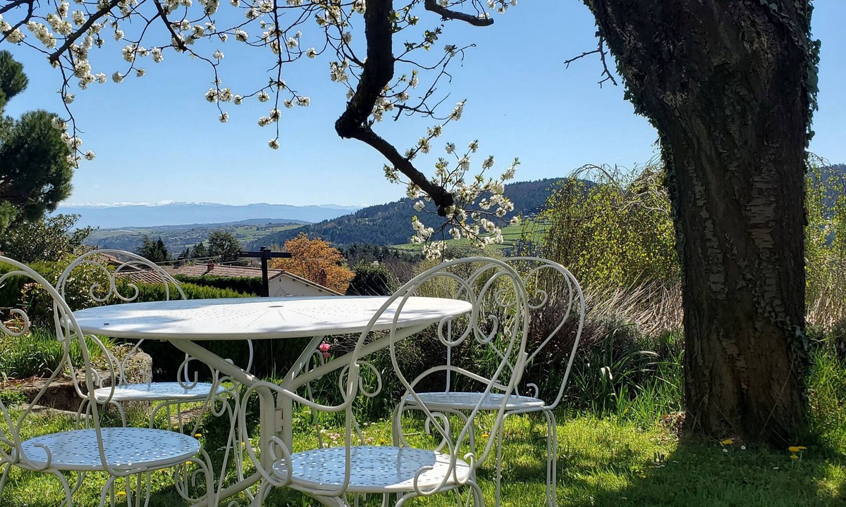 Saint-Felicien House | Saint Joseph gîte, isolated but within walking distance of all amenities!
