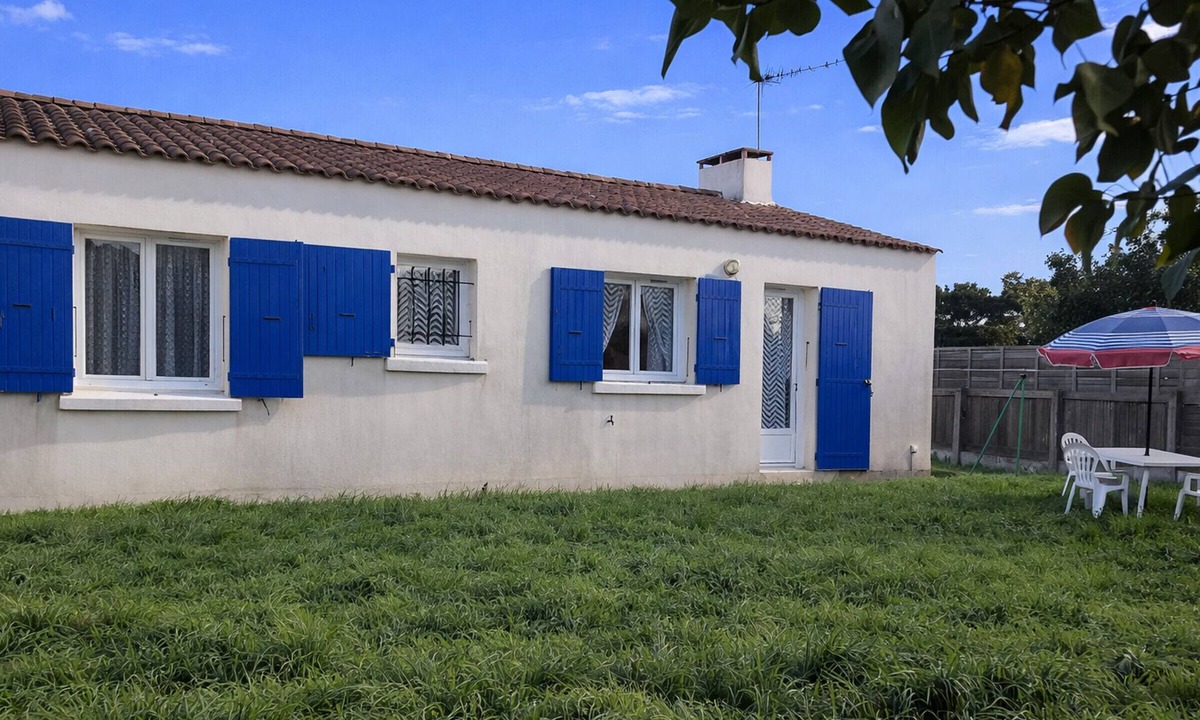 LʼAiguillon-sur-Mer House | Single-story house with garden, pets on request, near the beach