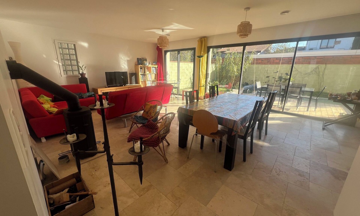 Toulouse South-East House | Spacious architect-designed villa, sleeps 14, near center, free parking