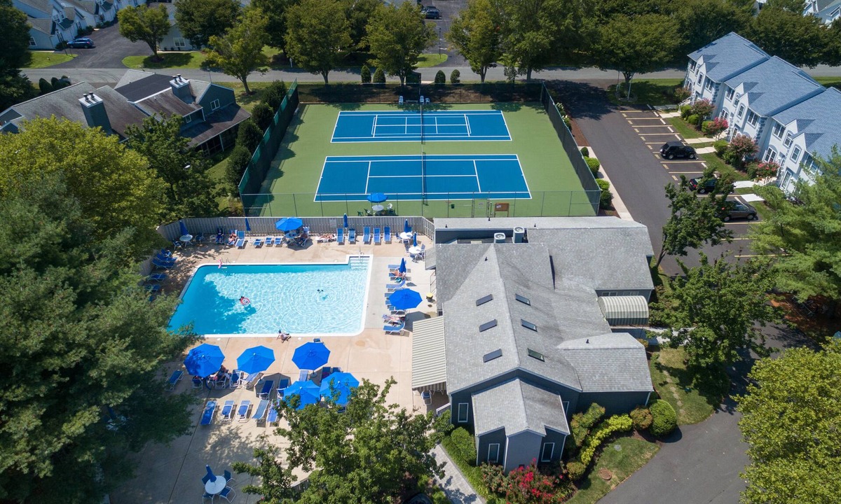 Rehoboth Beach Condo | SPACIOUS LAKESIDE CONDO, POOL & TENNIS, NEAR BIKE TRAIL, OUTLETS, & RESTAURANTS