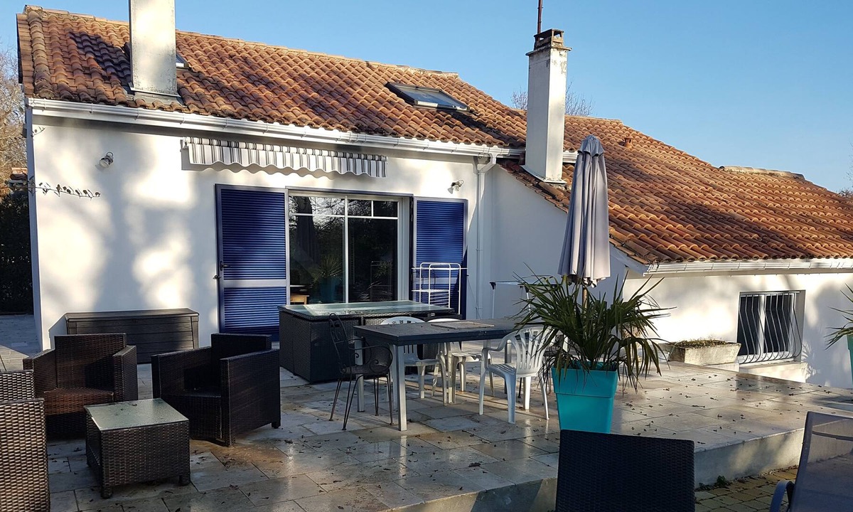 Latresne House | Spacious villa 237 m2 with swimming pool Plus12 people near Bordeaux