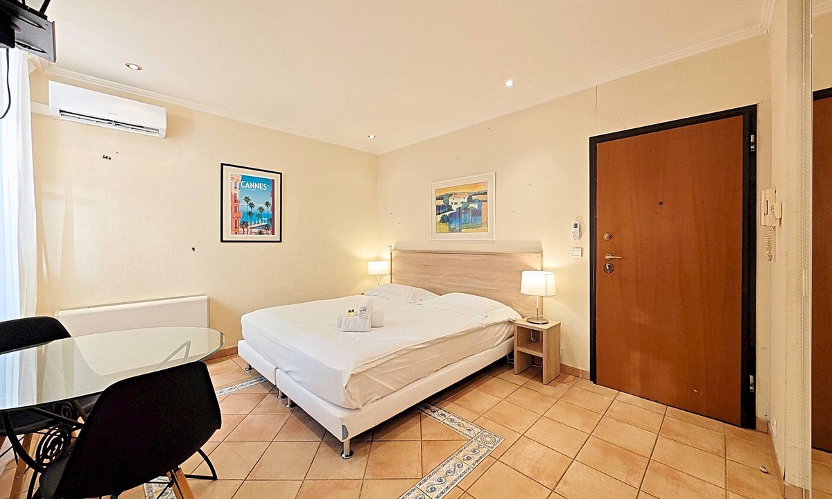 Cannes City Centre Apartment | Studio Commandant André 13 by Viva Riviera