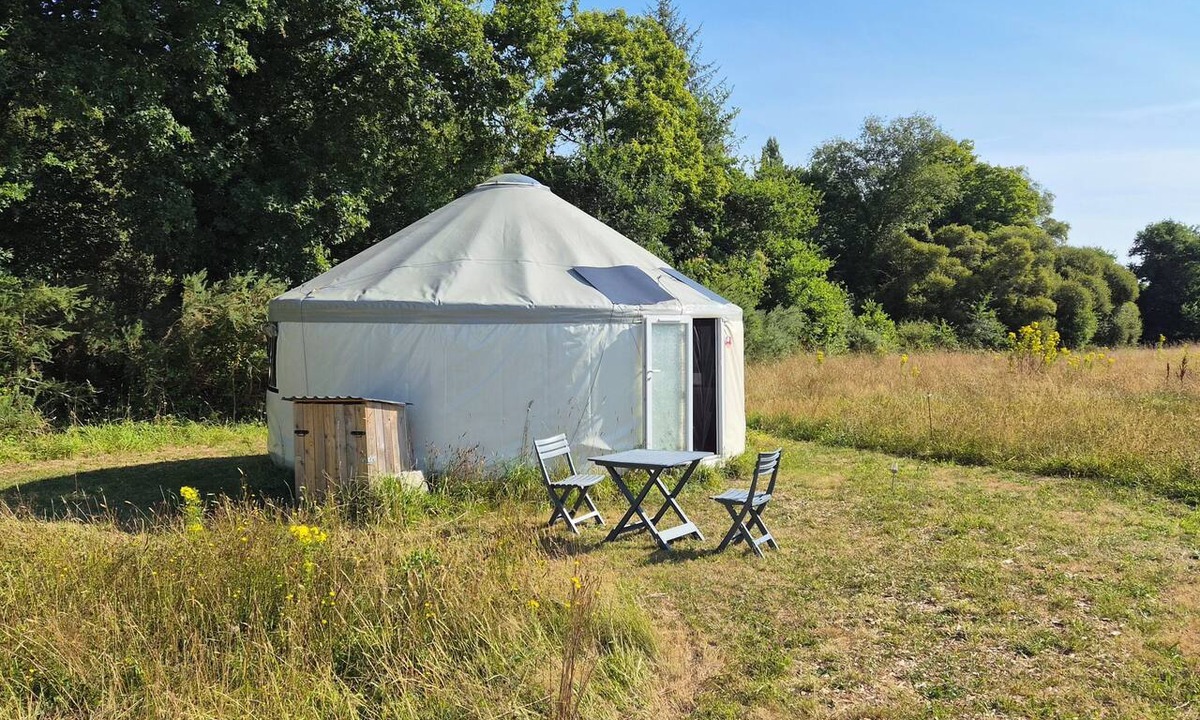 Querrien Hotel | Unique, fully equipped yurt for 2–3 people