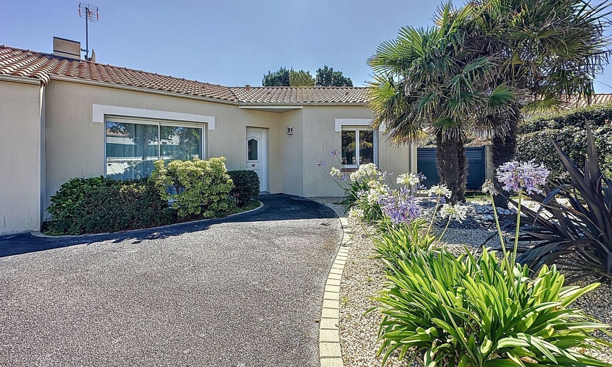 Tharon-Plage House | Villa Sel et Pins by Interhome
