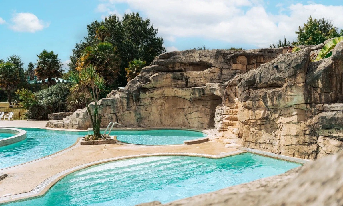 Quimper House | ZEcamping 5 étoiles animé espace aquatique tente TV LV BBQ 80m2