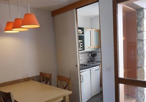 100m from resort center, 1st floor, view ski slopes, balcony, tv, 27m², La Plagne