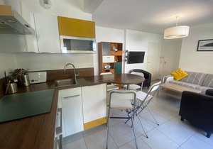 Charming 2BR in Central Arcachon with Parking, WiFi & Balcony