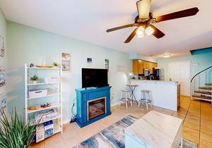 Two-level condo with pool & private balcony - walk to beach and Northside Park