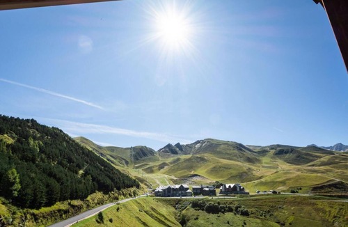 Peyragudes Apartment | 100m from resort center, 2nd floor, jacuzzi, hammam, balcony, parking, tv, 30m², Peyragudes