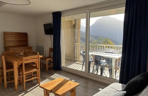 Peyragudes Apartment | 100m from resort center, floor -1, jacuzzi, hammam, terrace, balcony, tv, ski locker, 23m²