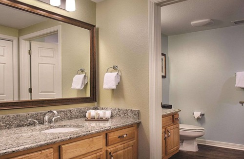 Table Rock Hotel | 1BD Deluxe/Branson - Pools, Gym, BBQ, Game Room!