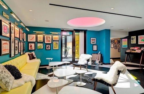 West Fens Hotel | 2 Pool View Units, 5-minute walk to Back Bay Fens! Valet Parking, Pool, Garden!