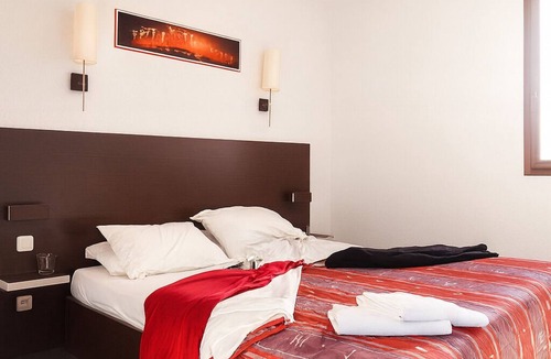 Carcassonne Hotel | 2 Suites | Garden Scenic Stay | 0.6 mi to Panoramic Viewpoints
