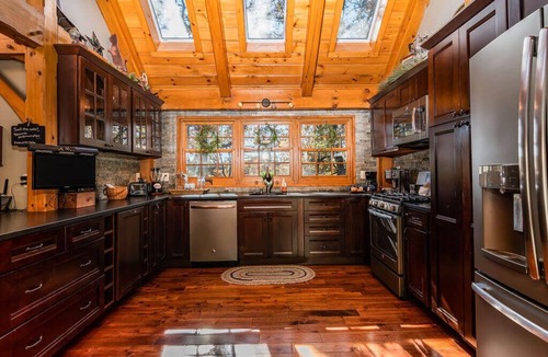 Blue Eye Cabin | 3,000 sq ft Post & Beam Home Escape with Hot Tub, Game Room, Salt Pool & Car Charger