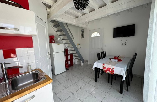 Villedubert House | A Villedubert, Proche du Canal du Midi, Gîte Indépendant Avec Piscine