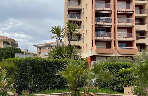 Frejus Port Apartment | Air-conditioned studio by the sea, with the beach and harbor just 50 m away (renovated 06/2024) and parking