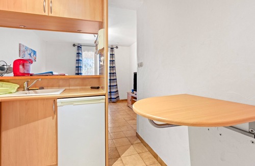 Valescure Apartment | Apartment 'Les Collines De Valescure Les Pins' with Shared Pool, Private Terrace and Wi-Fi