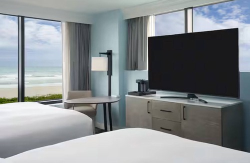 Cocoa Beach Hotel | Atlantic Retreat | 2Q Oceanfront Room | Surfing, Snorkeling & Seafood Dining