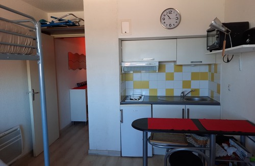 Le Penon Apartment | Beachside Studio in Seignosse - 2min to Sea, Sleeps 3, Cozy & Well-Located