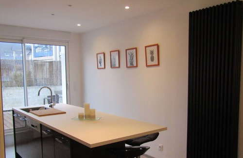 Concarneau Apartment | Beautiful spacious apartment with terrace - town center and 2 steps from the beaches - garage