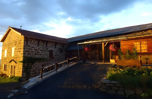 Lafarre Bed & Breakfast | Bed and Breakfast 'Chambre Pensée Sauvage' with Mountain View, Shared Garden and Wi-Fi