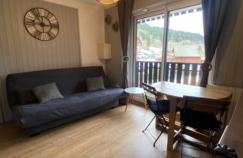 Thollon-les-Memises Apartment | Between lake and mountains, cosy type 2 apartment at the foot of the gondolas.