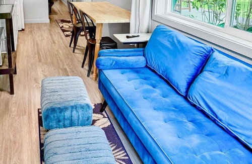 Mokuleia House | Blue Mango ~ Secluded orchard + beach retreat!