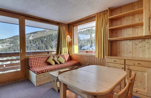Meribel-Mottaret Apartment | Bright apartment with balcony, WiFi and pets allowed