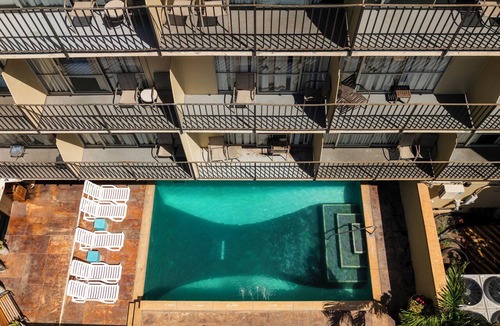 Waikiki Hotel | Budget Friendly, Spacious Suite, Full Kitchenette & Lanai - Near Waikiki Beach!
