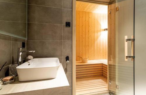 Les Eucherts Ski Chalet | Chalet de luxe 5* avec Spa, PMR, au pied des pistes - FR-1-398-621
