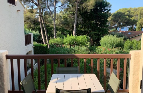 Boulouris-sur-Mer Apartment | Charming Bastidon T2 in the heart of an ancient palm grove, 100 m from the beach