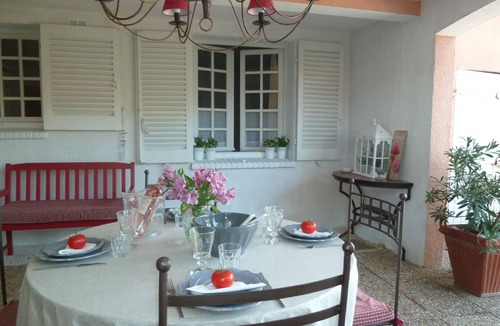 La Seyne-sur-Mer Apartment | Charming garden level. Between beaches and coves. Sea view. Preserved and calm site.