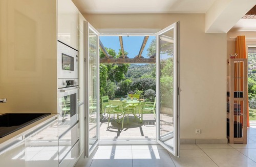 Bormes-Les-Mimosas House | Deatched 2-bedroom house/villa in a peaceful garden near the beach